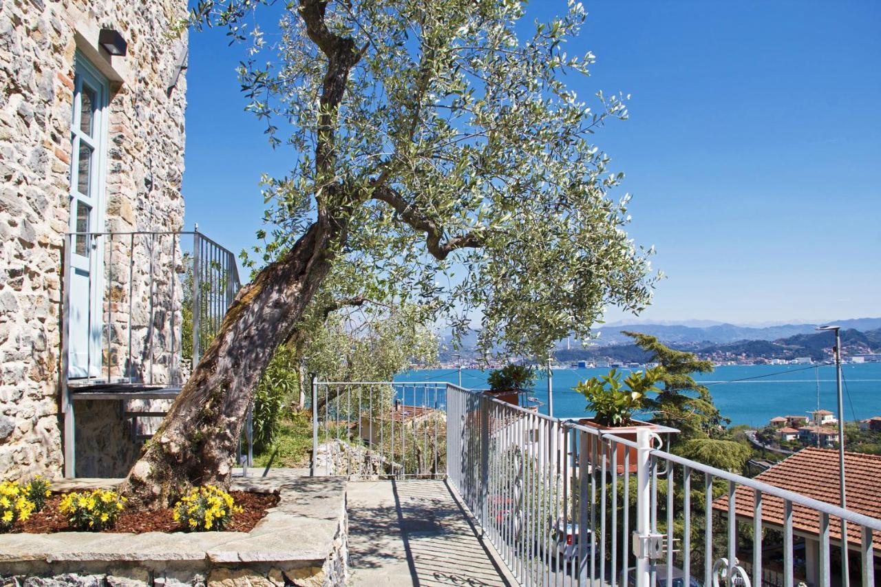 La Terrazza Con L'ulivo - Affittacamere Con Terrazzo E Vista Sul Golfo Dei Poeti Affittacamere La Spezia